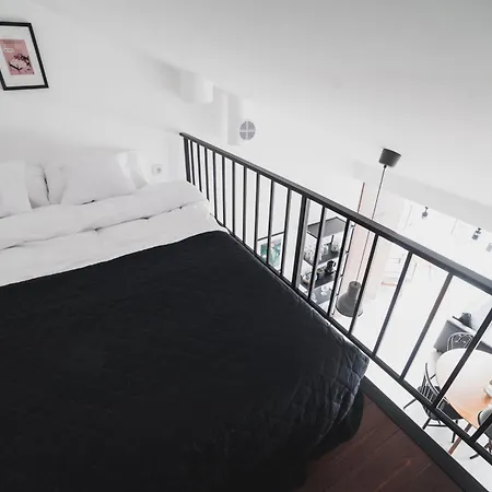 Vitrum Apartment *