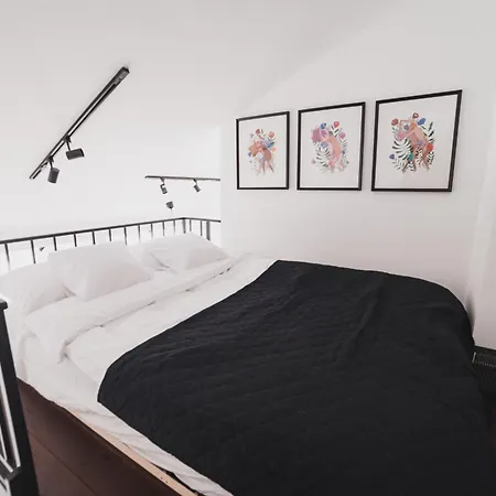Vitrum Apartment *