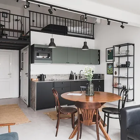 Vitrum Apartment *